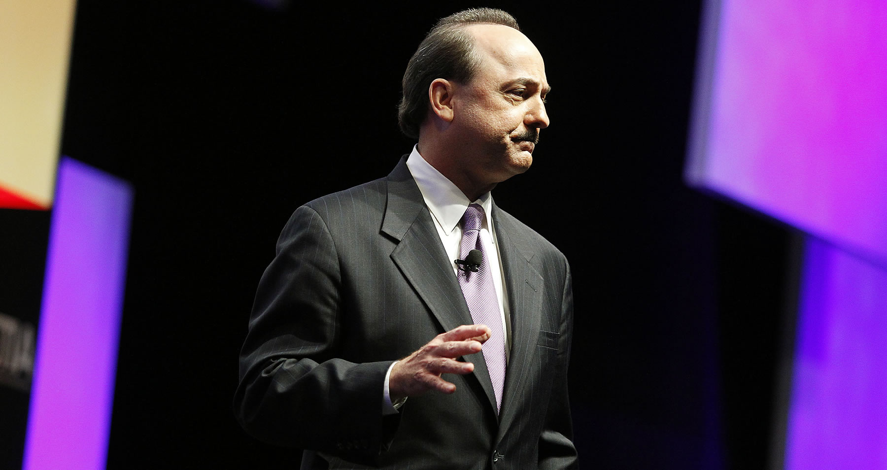 Ralph de la Vega speaking to an audience